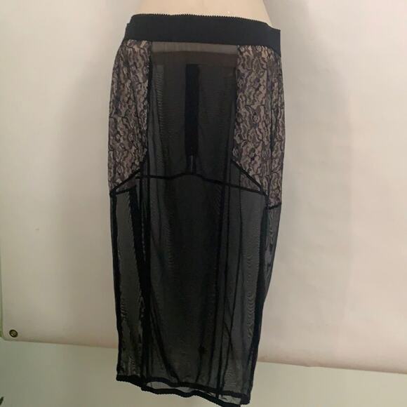 VICTORIA SECRET LACE SLIP SKIRT SIZE M - Picture 2 of 5